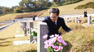 김동연 경기도지사, 국립5·18민주묘지 참배